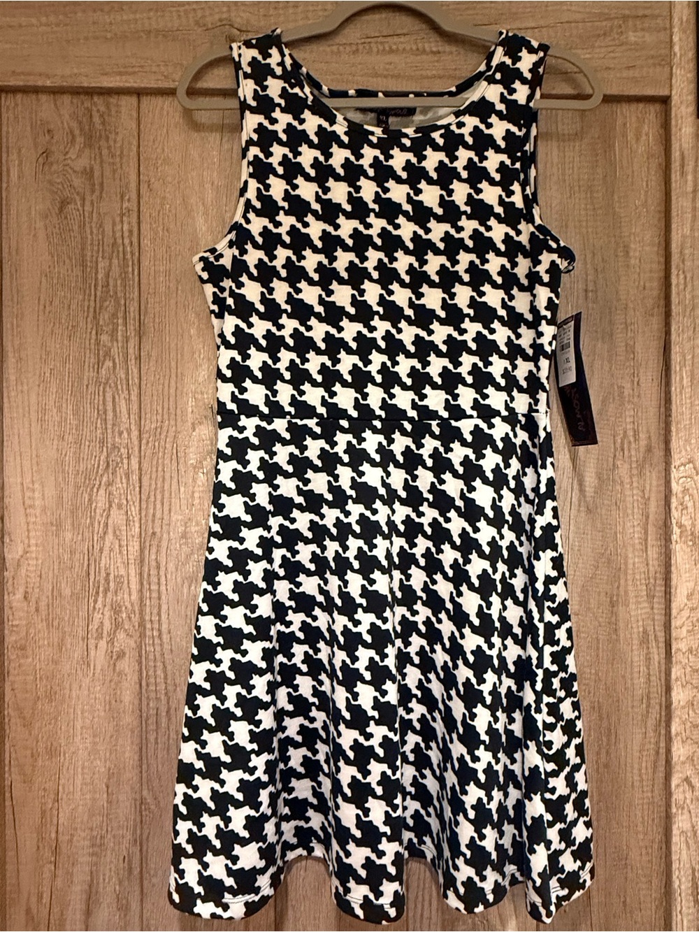 Almost Famous Black and White Houndstooth Sleeveless Fit & Flare Dress